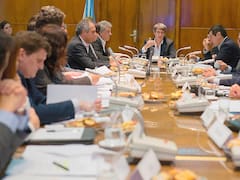 Acuerdan con provincias limitar el gasto y a cambio permiten endeudamiento