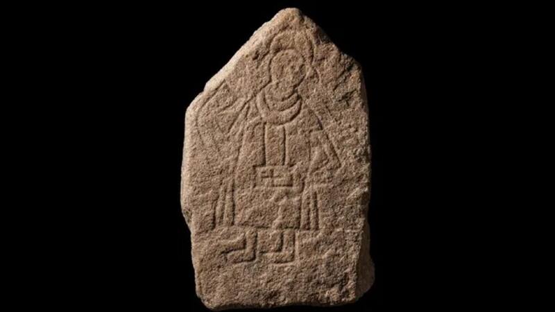 Piedra tallada con una imagen religiosa encontraba al norte de Alemania. Créditos: LAKD MV