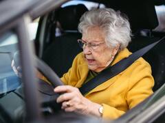 La DGT aplica nuevas restricciones para que los mayores de 65 no vuelvan a conducir de noche