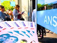 Confirmado | El Gobierno definió aumento para AUH y SUAF, ¿de cuánto es y cuándo se cobra?