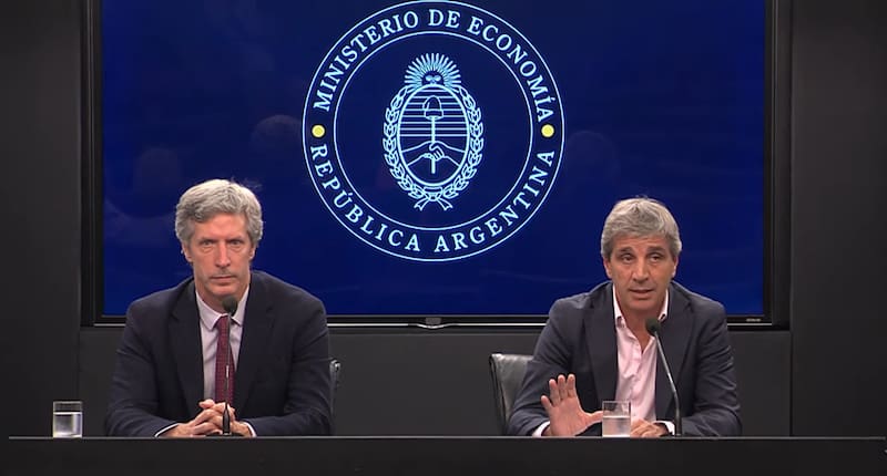 Santiago Bausili y Caputo anunciaron el acuerdo con el FMI