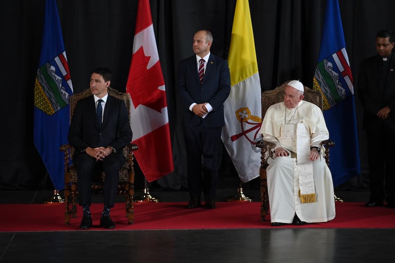 El papa Francisco en una ceremonia con el primer ministro Justin Trudeau ayer en Canadá - EUROPAPRESS