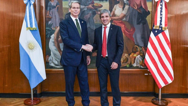 "El éxito de la agenda de reformas de Argentina es de importancia sistémica", argumentó Bessent.