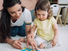 Con aumento, cuánto cobra una niñera por hora en septiembre de 2025