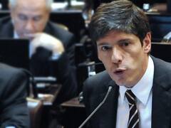 En las redes fustigaron a Abal Medina por un error que en realidad no cometió