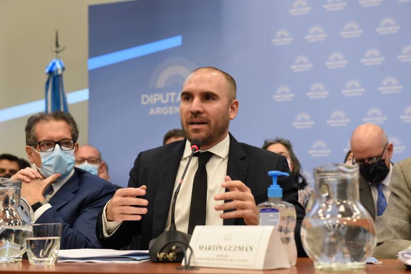 Guzmán acudió al debate en Diputados; luego, viajó sorpresivamente a los Estados Unidos.