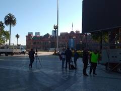 A un día del traspaso de Gobierno, comenzaron a sacar las rejas de Plaza de Mayo