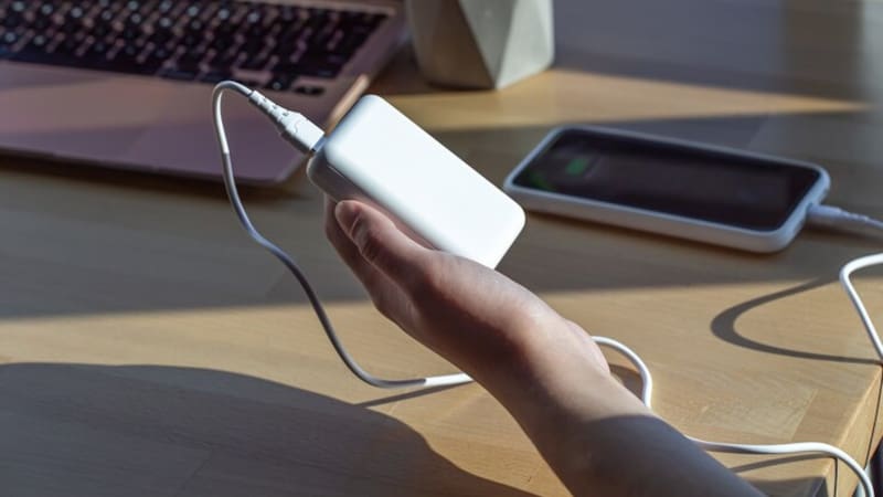 Exigen que se retire urgente este cargador portátil de todas las tiendas y puntos de venta del país por riesgo de incendio inminente.