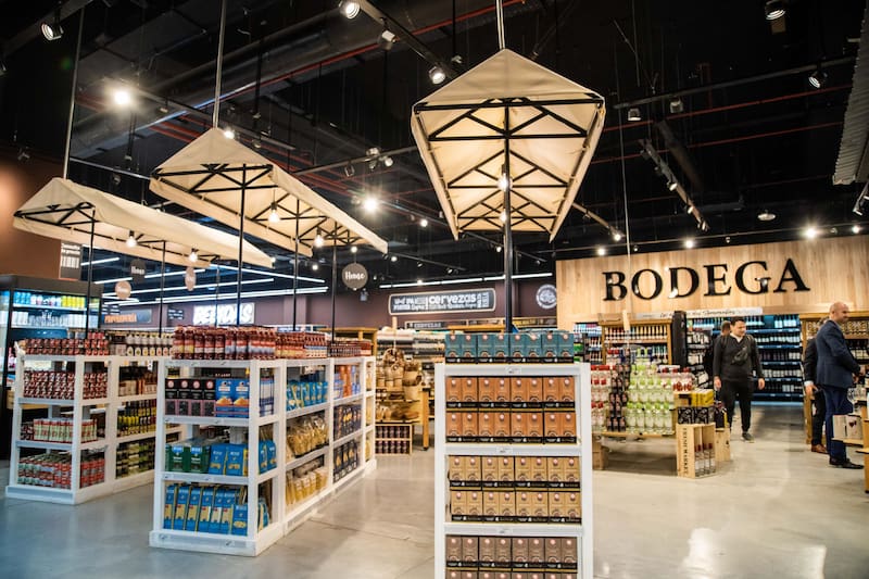 En el nuevo fresh market de Libertad, sobresalen los productos importados y los vinos de alta gama