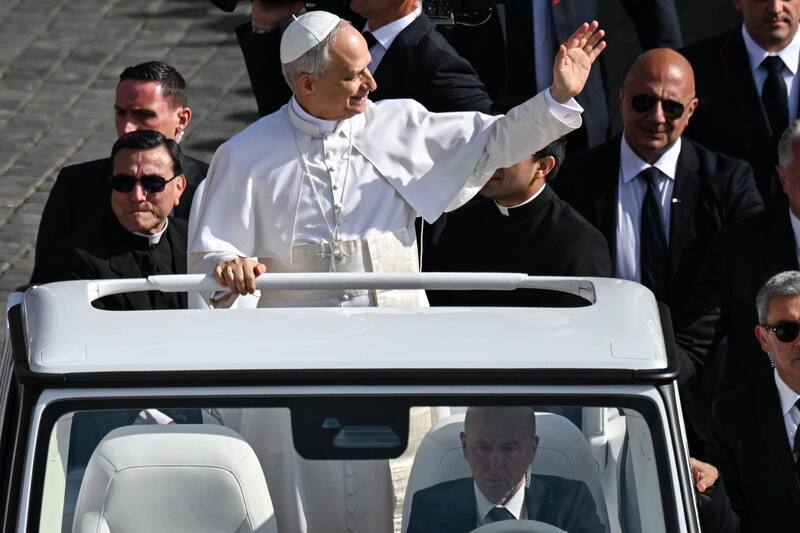 El Papa León XIV ya estrenó su papamóvil y varios mandatarios dieron el presente en su misa inaugural. Fuente: Archivo.