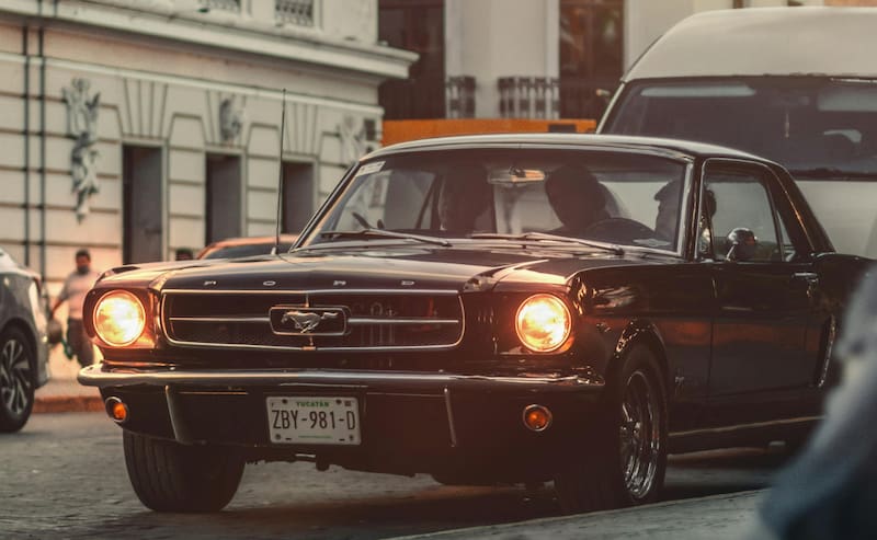 Recuerda que, más allá del modelo, el portaplacas no debe obstaculizar la lectura de la matrícula. Foto: Pexels.