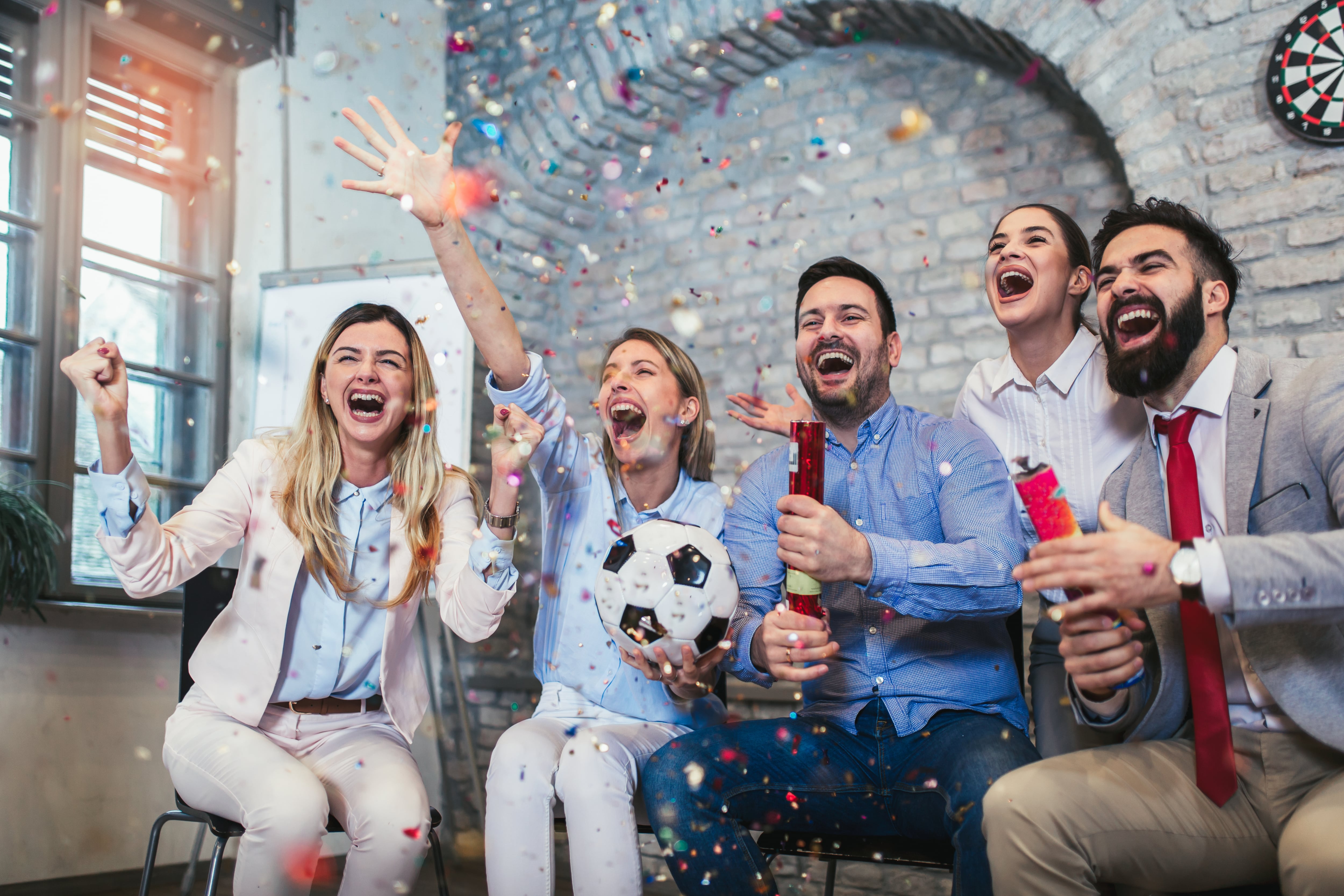 El Mundial entra en la oficina: cómo las empresas negocian productividad, clima interno y pausas para alentar a la Selección