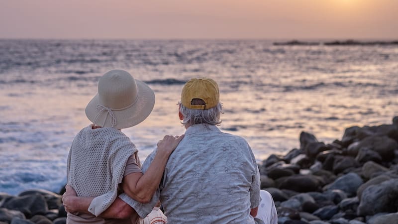 Excelente noticia del IMSERSO: los jubilados y pensionistas podrán viajar por sólo 50 euros a las Canarias y las Baleares.
