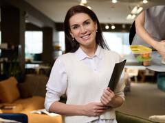 Vendedoras por catálogo en la mira: anunciaron una "Ley Tupperware" que podría cambiar para siempre su rubro