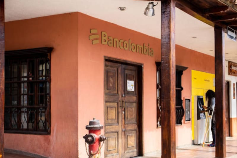 Los clientes deben aprovechar las herramientas digitales para realizar trámites desde sus hogares.