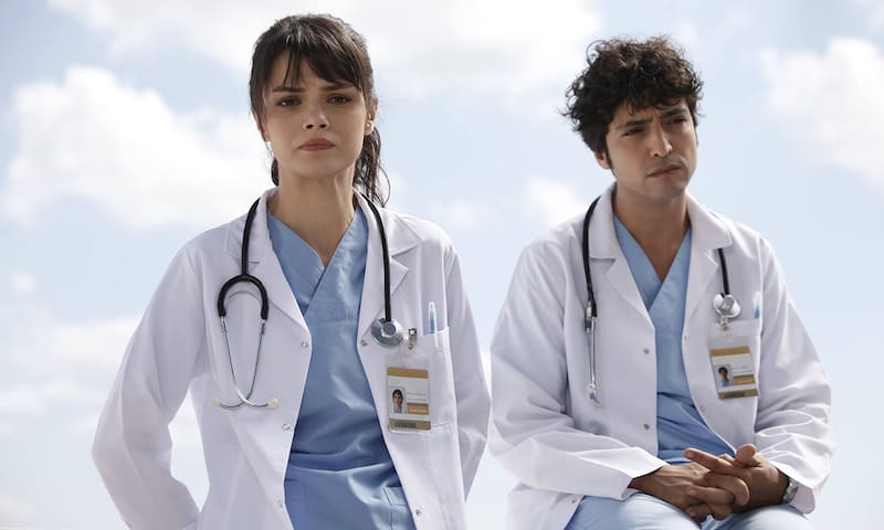 El título original de la ficción es "Mucize Doktor" y cuenta la historia de vida de un joven residente que padece el Síndrome de Savant.