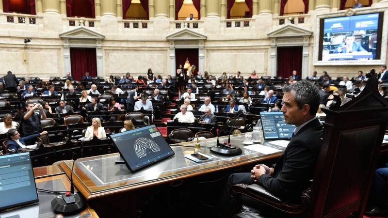 Diputados reanuda el debate de la ley ómnibus