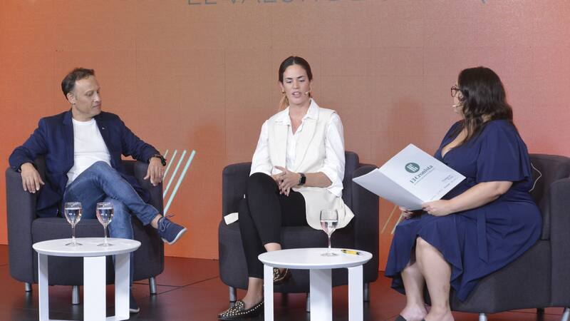 Sergio Pivetti, People & Culture Manager de Arcos Dorados; Valeria Pessano, directora de Gente de Cervecería y Maltería Quilmes, moderados por Florencia Pulla, Editora General Web en El Cronista