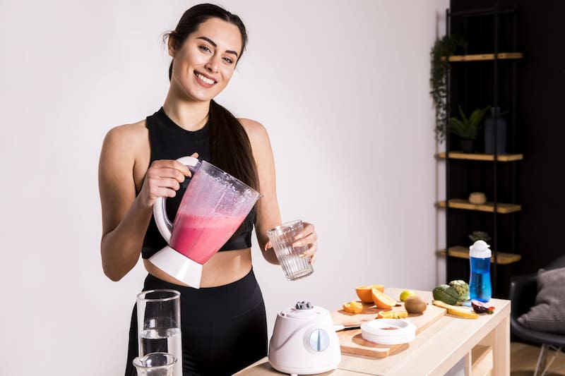 La vitamina C del licuado puede promover la formación de colágeno.