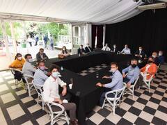 La oposición se unió en el rechazo a las restricciones y apuntó contra el Gobierno