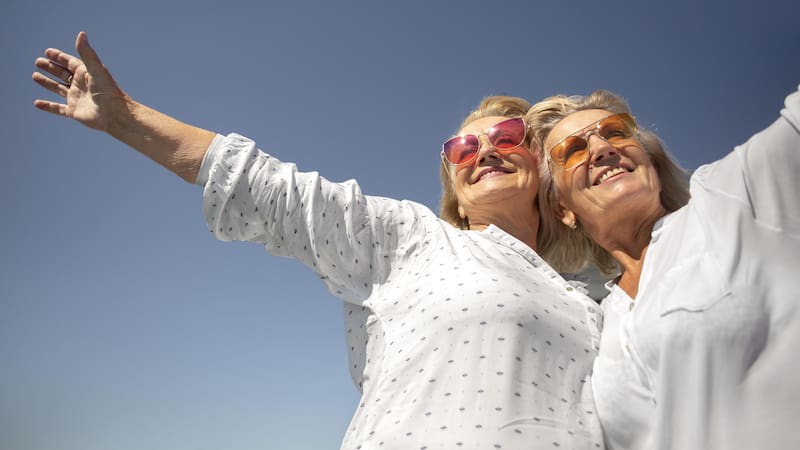 Un análisis científico afirma que la etapa más feliz no es en la juventud, sino en la vejez.
