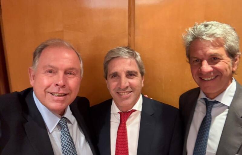 Juan Pazo junto a Gerardo Werthein y Luis Caputo.