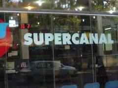 Vila y Manzano cerraron la venta del cable Supercanal a tres fondos de inversión