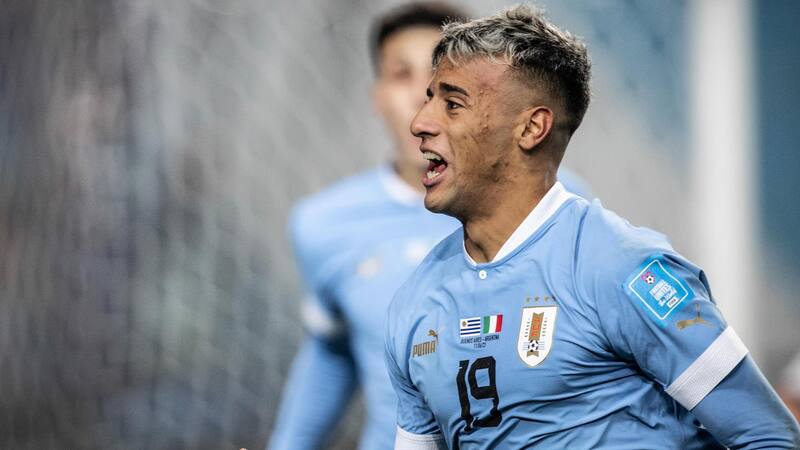 Final para el infarto: Uruguay ganó con un gol de último minuto. (Foto: NA).