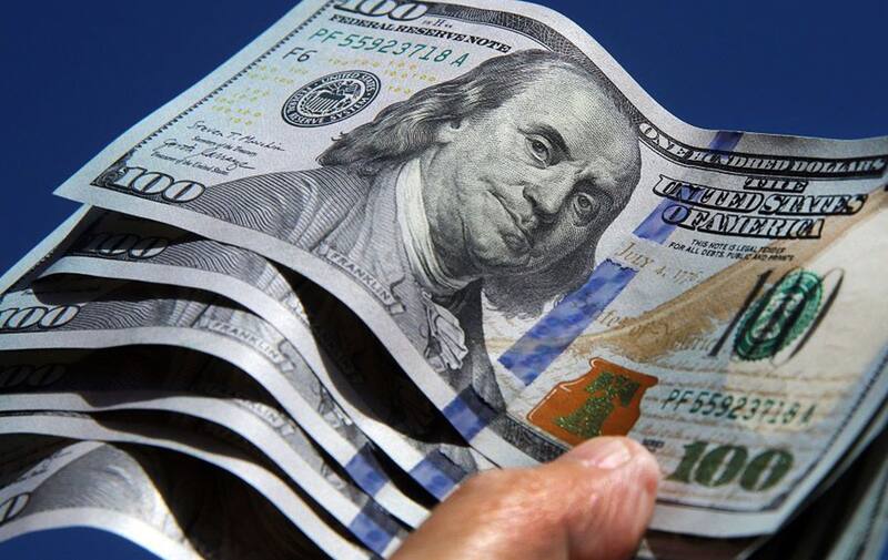 El dólar blue opera estable en la cuarta rueda de la semana