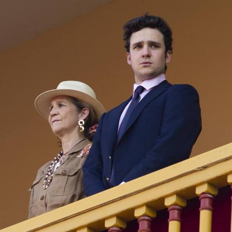 La infanta Sofía envió a su Froilán a Abu Dhabi junto a Juan Carlos I.