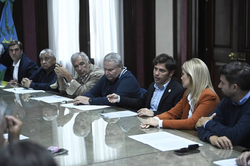 En privado Kicillof recibió a intendentes bonaerenses junto a la vicegobernadora Verónica Magario