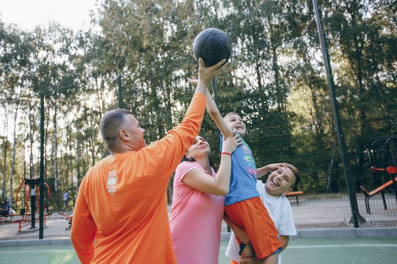 Hacer ejercicio incrementa la liberación de endorfinas, lo que contribuye a un mejor estado de ánimo y a la disminución del estrés y la ansiedad. (Fuente: Freepik)