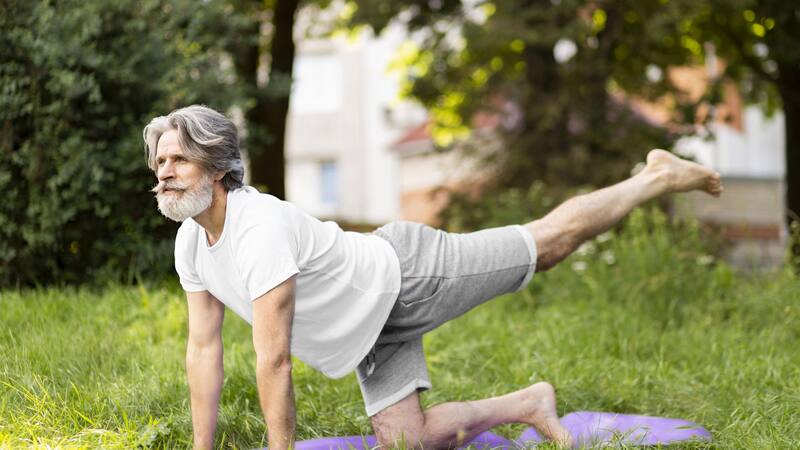 La mejora del equilibrio puede conducir a un estilo de vida más activo y saludable, promoviendo el bienestar general en la edad adulta.