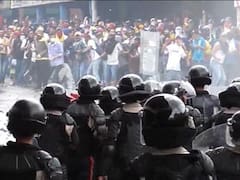 Venezuela: agentes antimotines y manifestantes volvieron a enfrentarse en Caracas
