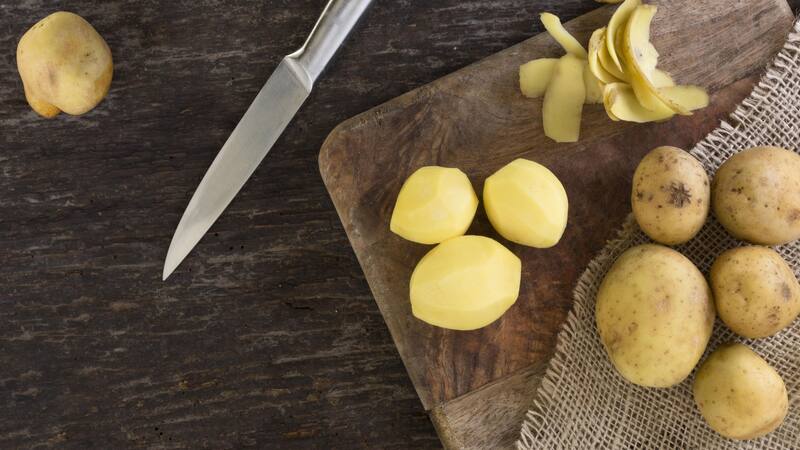 La cáscara de papa se puede convertir en un crujiente snack.