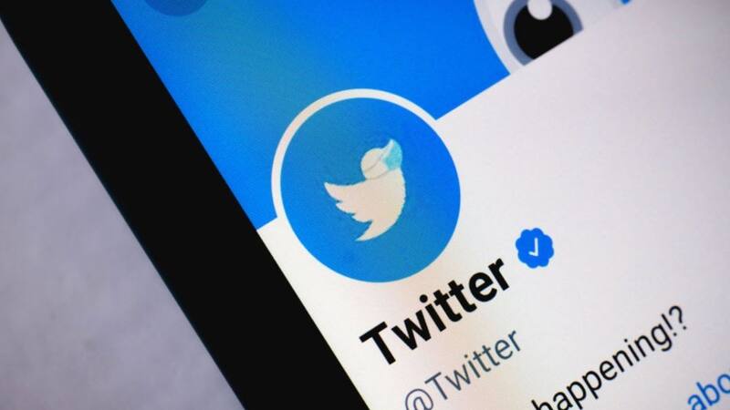 Musk da un paso más para "deshacerse" de las marcas de verificación azul "heredadas" que se otorgaron bajo las reglas anteriores de la empresa.