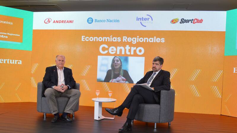 Mario Casasco (Ucema Pymes), María de los Milagros Maneiro (presidente de la Cámara de Comercio e Industria y Servicios de Coronel Suarez) y Hernán de Goñi (El Cronista)