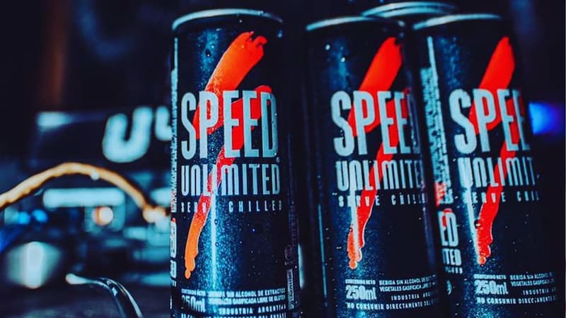 Speed nació en 2001 y desde hace más de una década es sponsor de Deportivo Riestra.