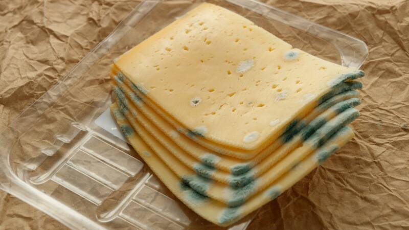 Los únicos 3 alimentos con hongos que se pueden "salvar" y consumir sin problema.