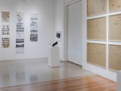 La escritura, el eje de una muestra de arte que se puede ver y escuchar