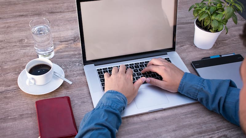 El teletrabajo es una gran opción, inclusive para quienes piensan mudarse a otro país.