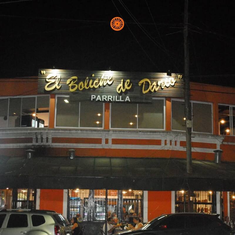 La experiencia combina abundancia, buen precio y un entorno lleno de energía y alegría. (Foto: Instagram @elbolichededario.corro)