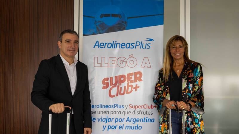 Fabián Lombardo (Aerolíneas Argentinas) y Silvia Tenazinha (Santander Argentina).