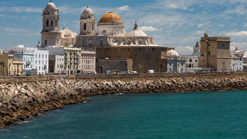 La provincia de Cádiz es conocida por sus espectaculares balnearios, perfectos a la hora de pensar en una escapada express.