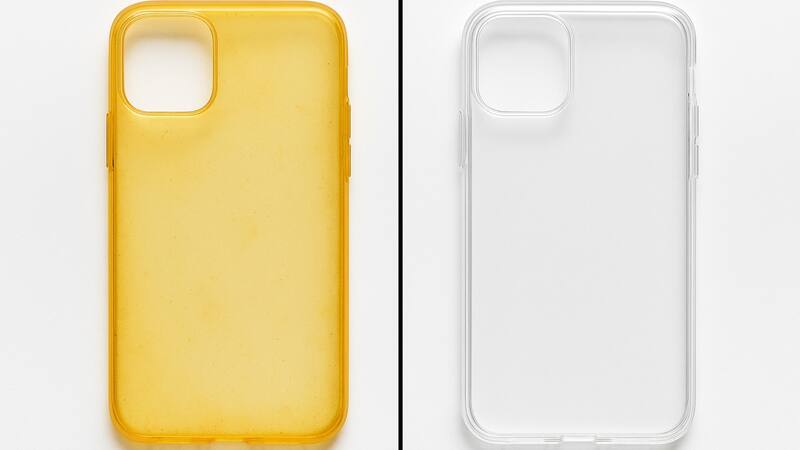 La mezcla casera que arrasa en redes por limpiar las fundas transparentes amarillentas de los celulares.