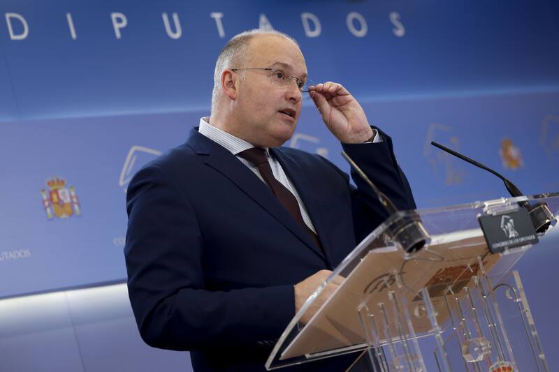 El portavoz del PP, Miguel Tellado, durante la rueda de prensa que ha ofrecido en el Congreso(Fuente: EFE / Mariscal)