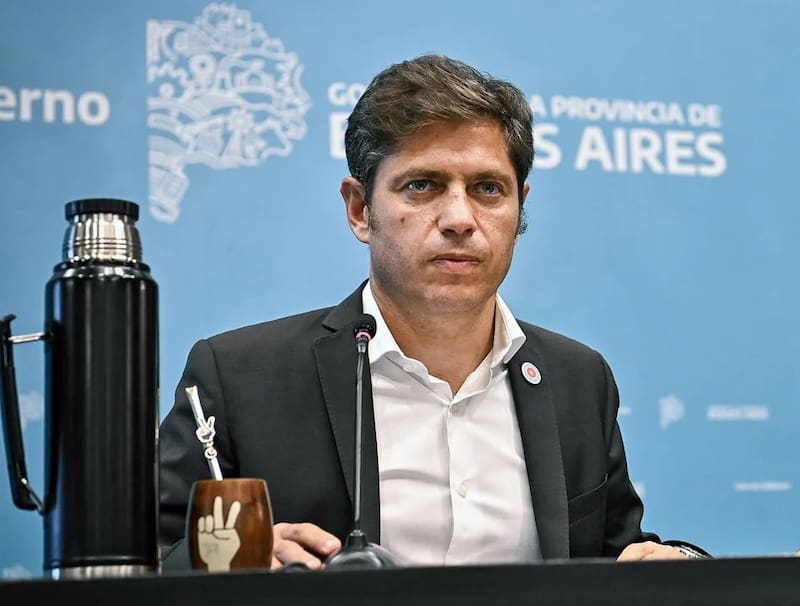 El gobernador bonaerense Axel Kicillof anunció un aumento del 13,5% para los trabajadores estatales