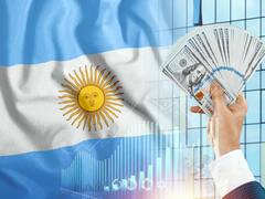 El sector financiero, Vaca Muerta y el litio tientan a los argentinos para la repatriación