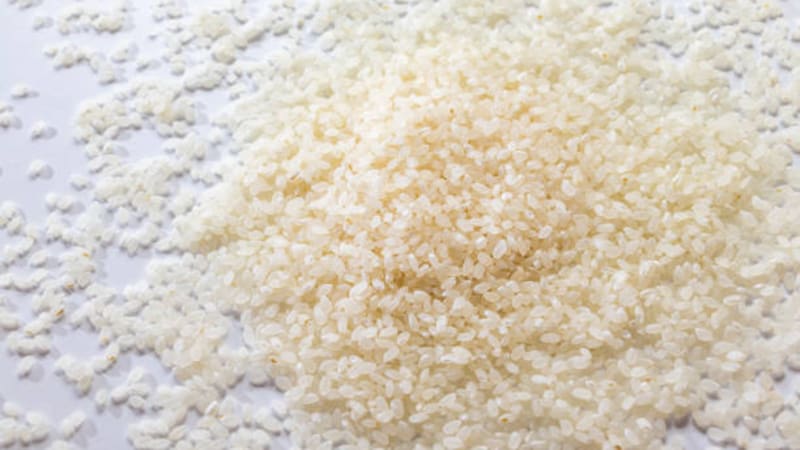 Arroz crudo con unas gotas de detergente en frasco: por qué sugieren esta mezcla y para qué funciona.