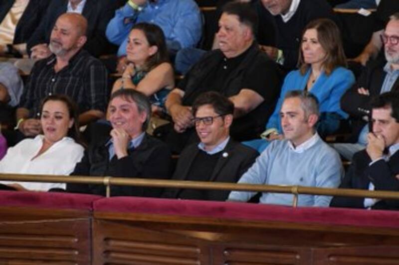 Máximo Kirchner junto a Cecilia Moreau, Axel Kicillof, Andrés Larroque y Eduardo 'Wado' de Pedro